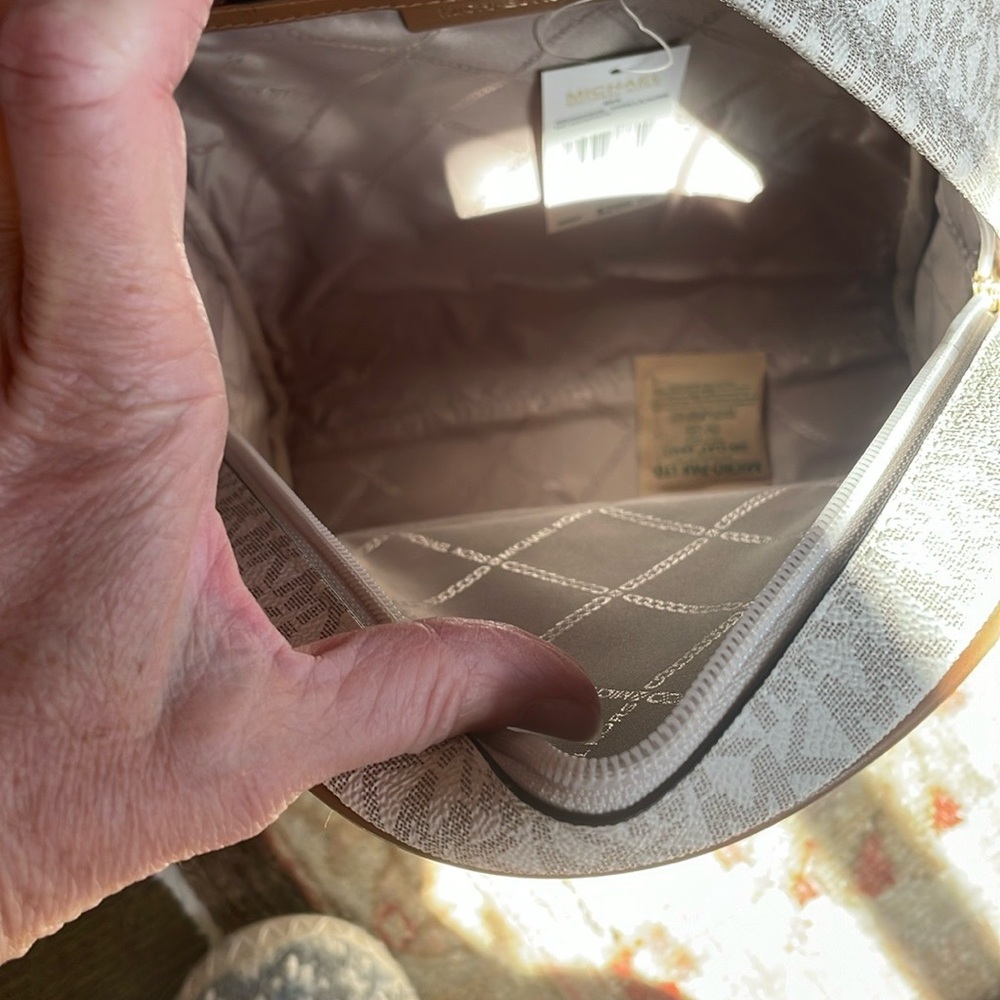 🌟HOST PICK🌟Stunning NWT Michael Kors Cream and Tan Backpack - Picture 6 of 10